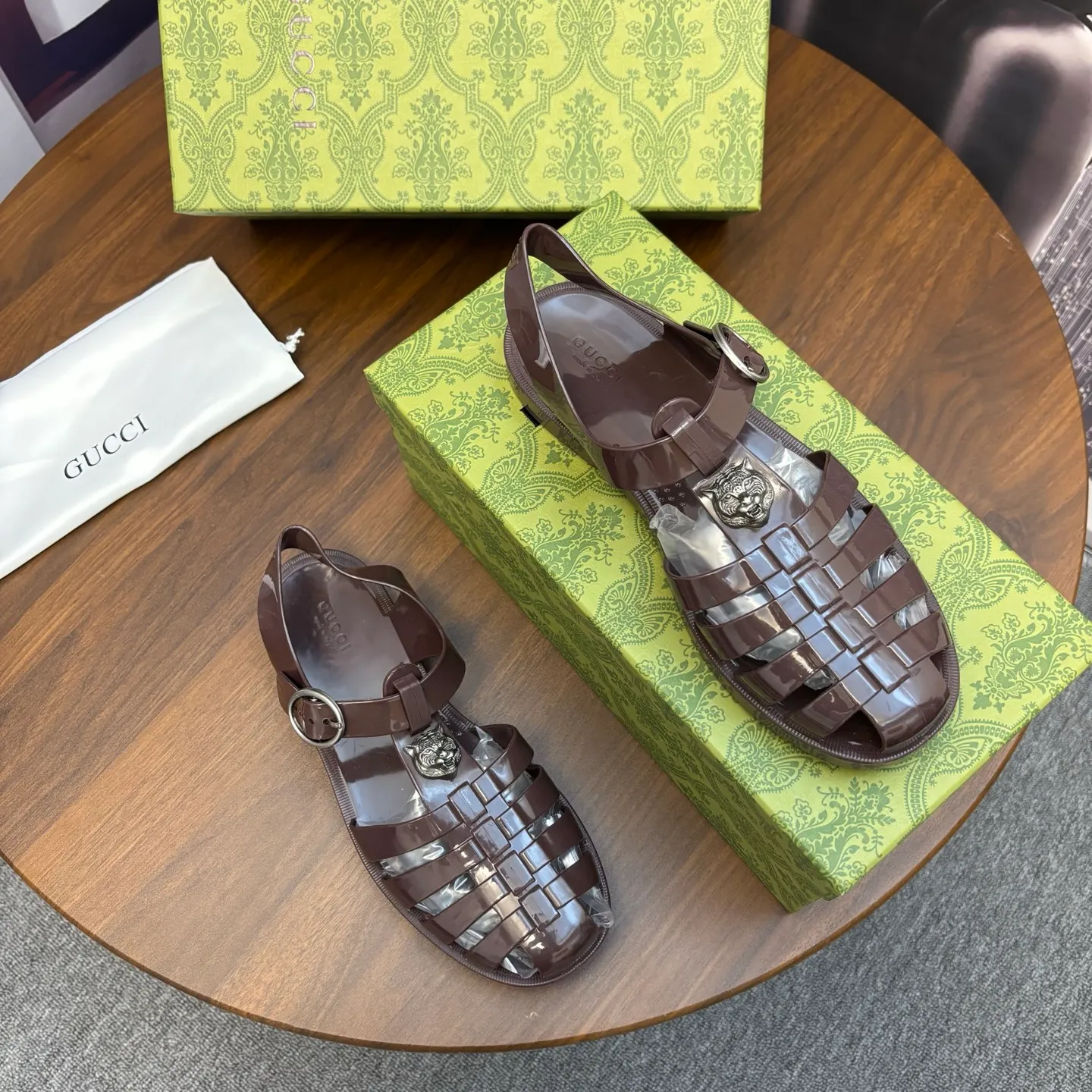 Men's shoes: 260💰[Gucci] sandals, counter quality, top-quality original items, real photos! Original T men's shoes 💰PU material, fine workmanship, comfortable; genuine 1:1 replica Size: 36 ~ 46